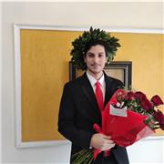 Insegnante di lettere offre lezioni a studenti scuola primaria, secondaria e liceo di approfondimento e doposcuola di letteratura italiana, storia e filosofia a chiunque ne avesse bisogno